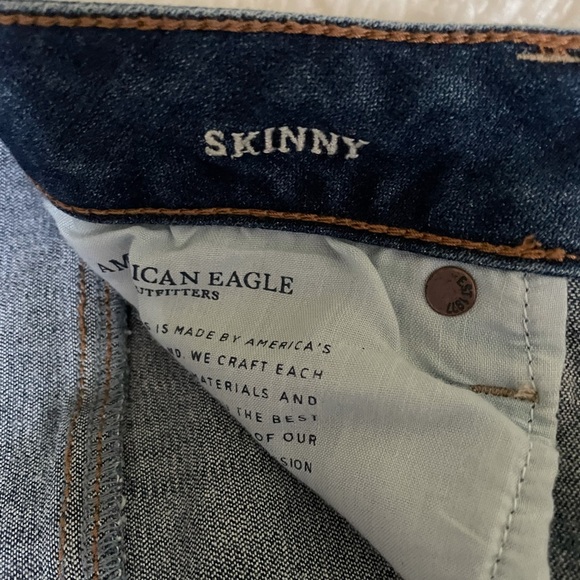 AE Distressed Skinny Jean - Picture 3 of 5